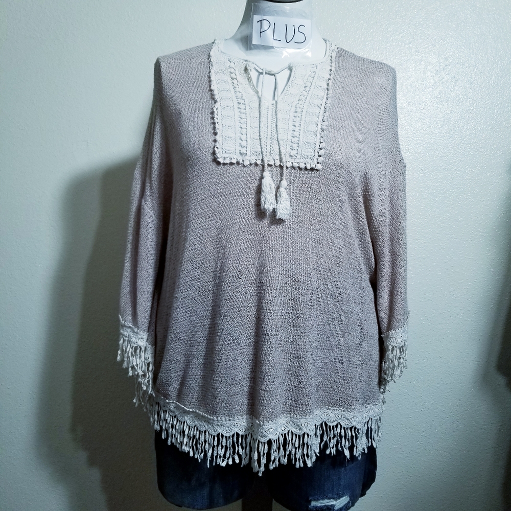 Plus Size crochet detail top - Picture 9 of 9